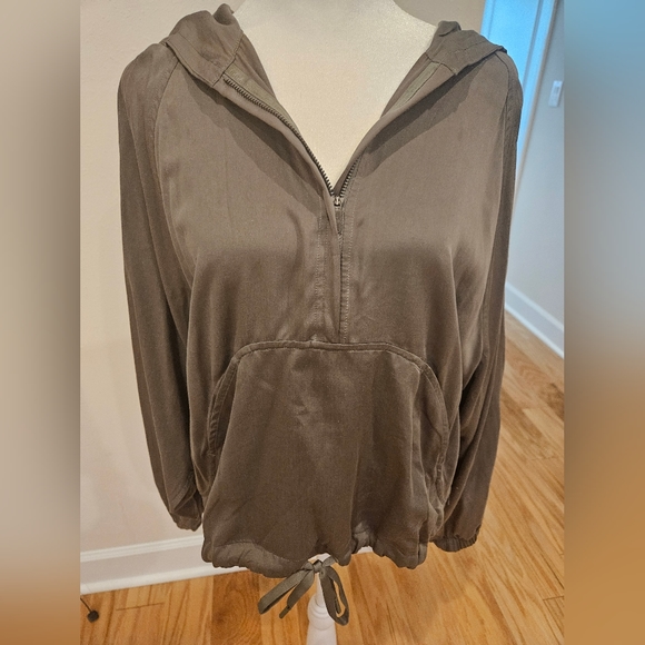 Lululemon jacket.  Brand new.  Was not worn. - Picture 2 of 7
